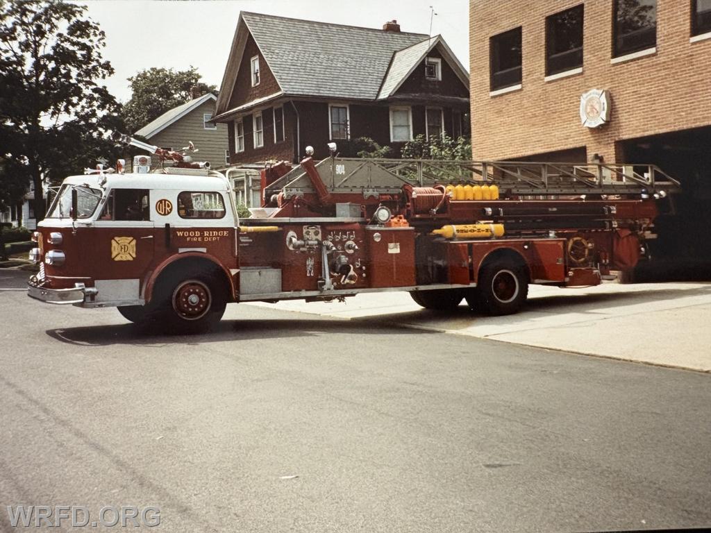Truck 904 - 1967 American LaFrance
75 ft. / 1250 / 400 