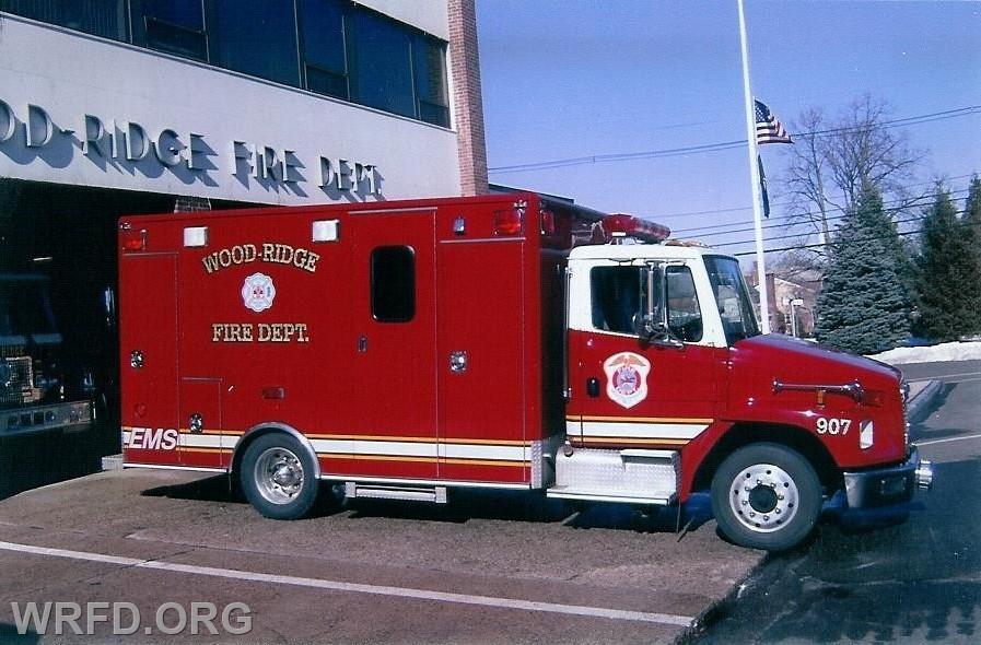 Ambulance 907 - 2000 American LaFrance / Medic Master